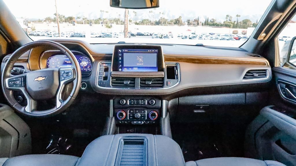 Used 2024 Chevrolet Suburban LT image 12