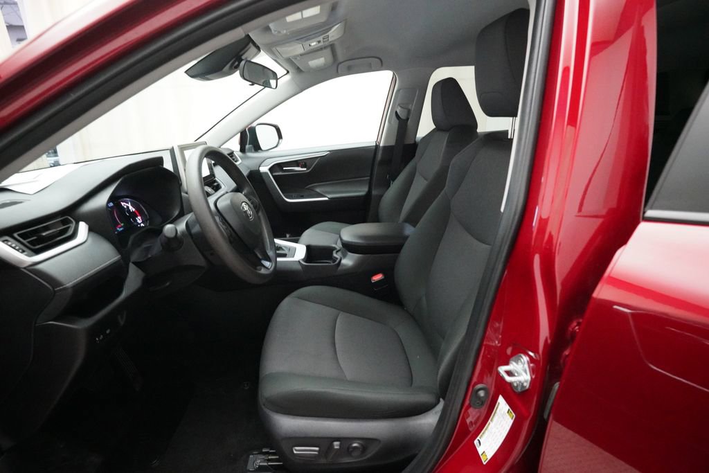 Used 2025 Toyota RAV4 XLE AWD/4WD image 7