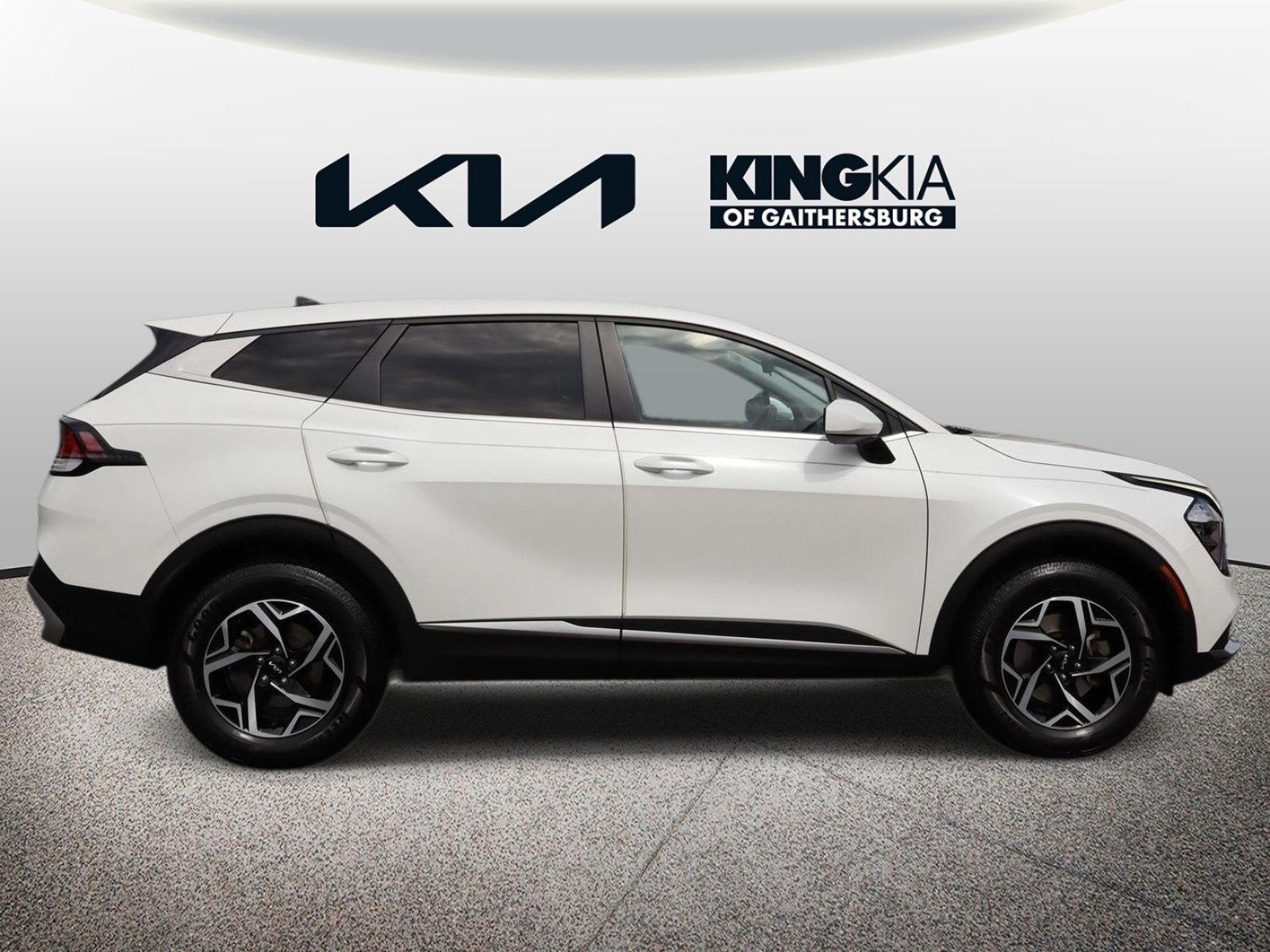 Used 2023 Kia Sportage LX AWD/4WD image 2