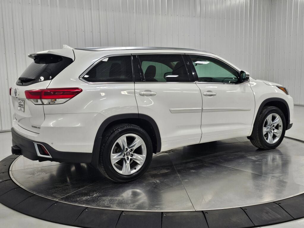 Used 2017 Toyota Highlander Limited AWD/4WD image 5