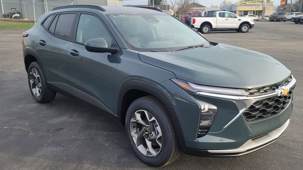 New 2026 Chevrolet Trax LT w/ Driver Confidence Package image 2