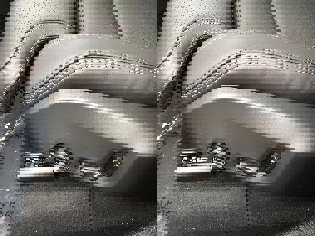 Used 2025 Volvo XC60 B5 Ultra w/ Protection Package Premier image 14