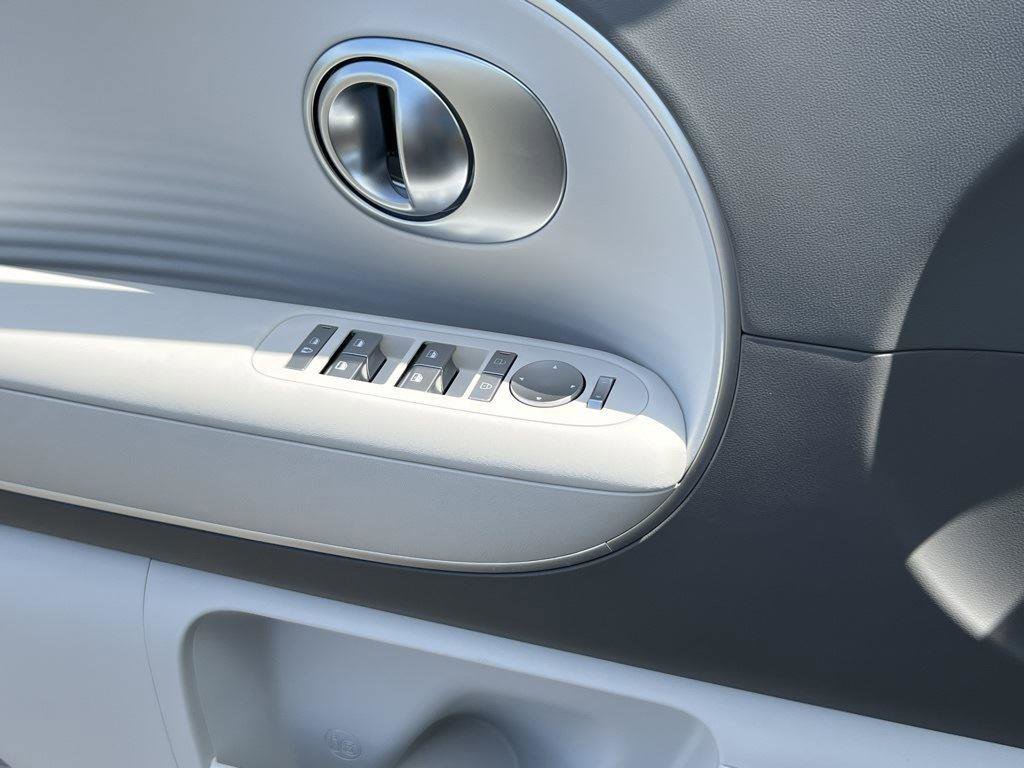 New 2026 Hyundai Ioniq 9 SE image 17