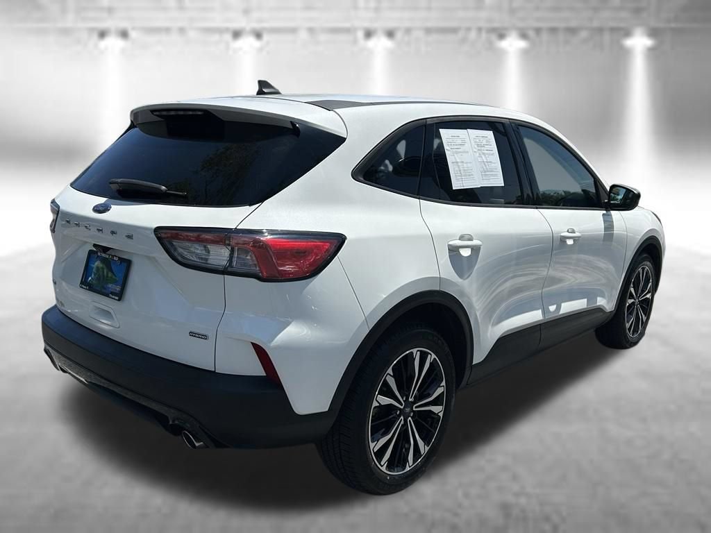 Used 2022 Ford Escape SE w/ SE Sport Appearance Package FWD image 5
