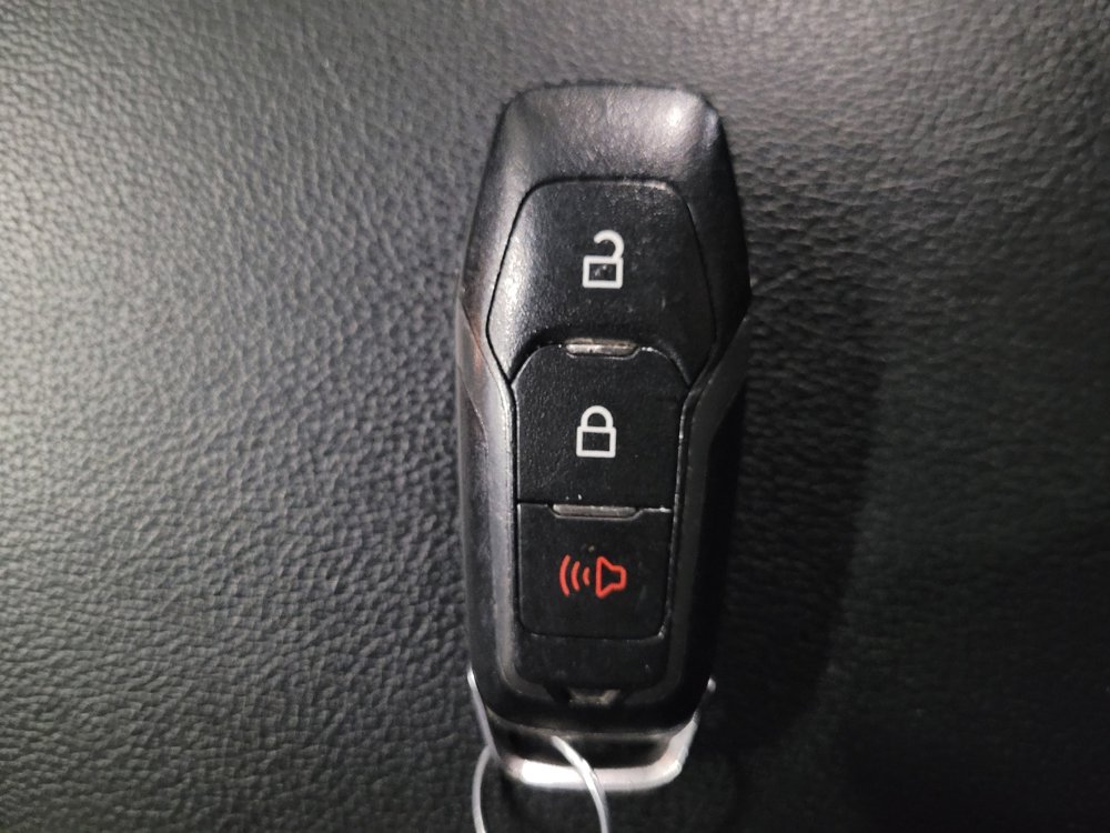 Used 2017 Ford Explorer XLT image 32