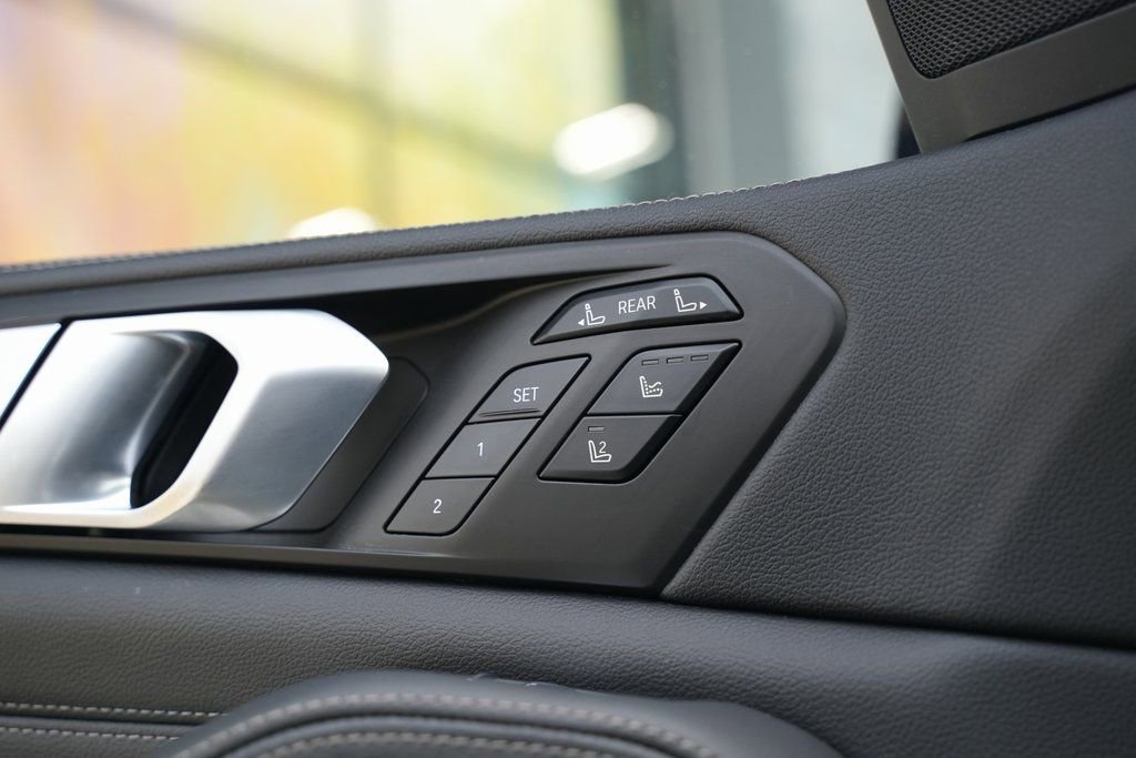 Used 2020 BMW X7 xDrive40i w/ Luxury Seating Package image 36