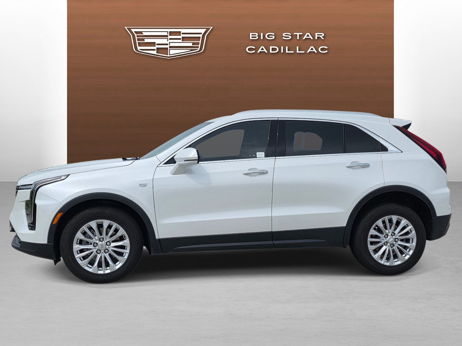 Certified 2024 Cadillac XT4 Luxury w/ Cold Weather Package FWD image 2