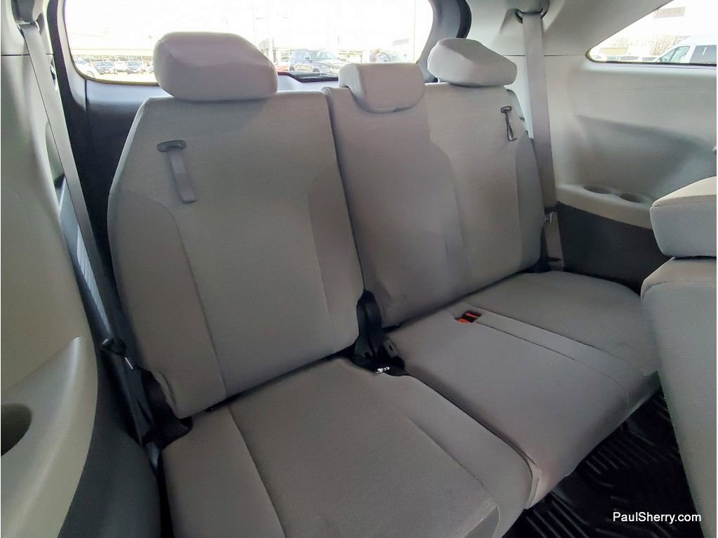 Used 2024 Toyota Sienna LE FWD image 5