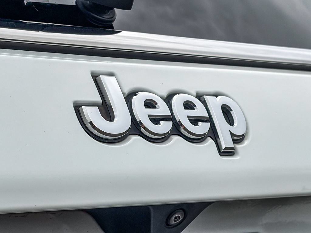 Used 2022 Jeep Compass Latitude FWD image 9