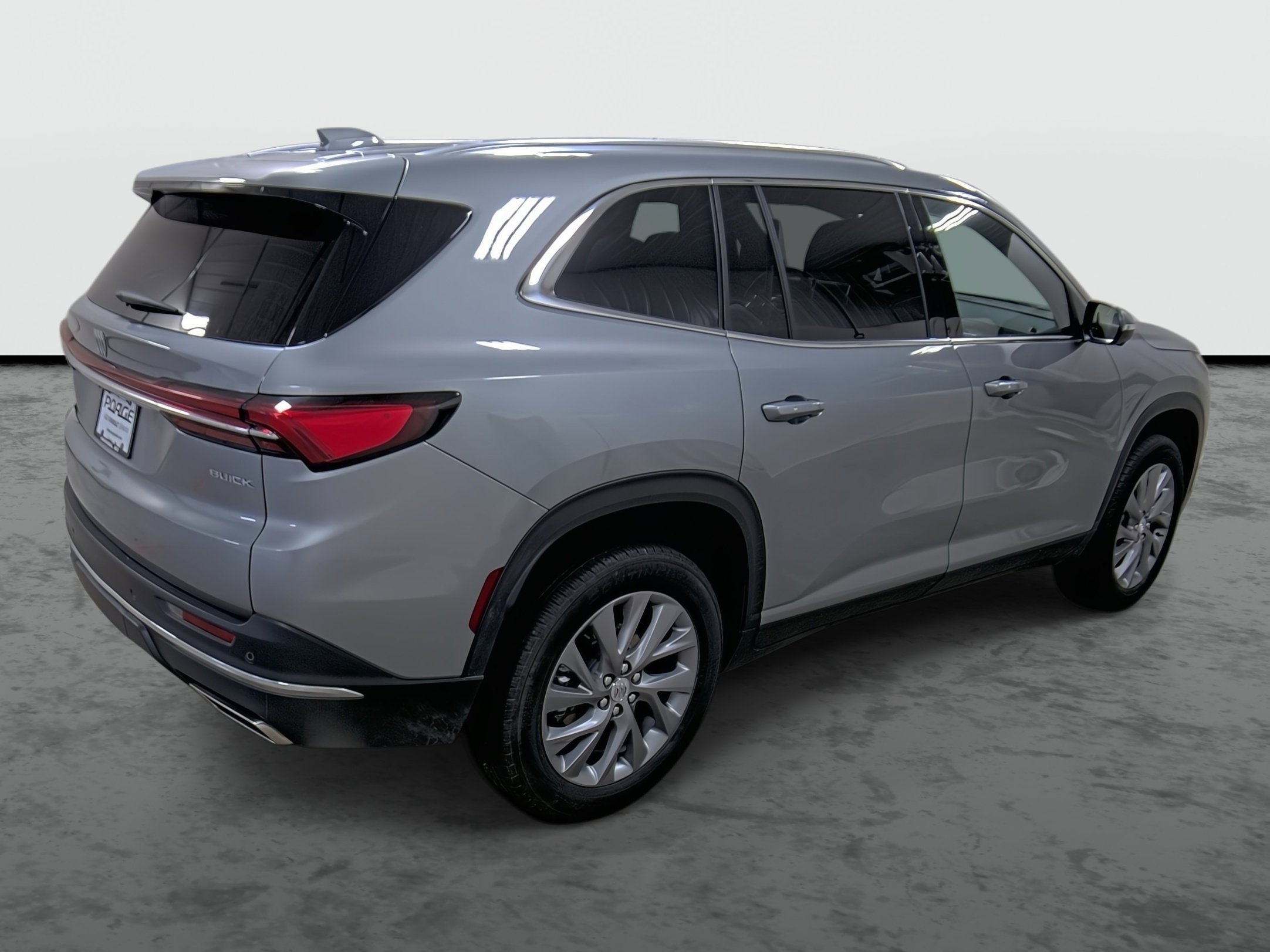 Used 2025 Buick Enclave Preferred image 4