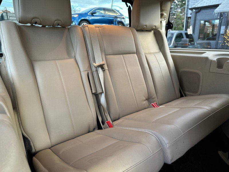 Used 2017 Ford Expedition Limited image 31
