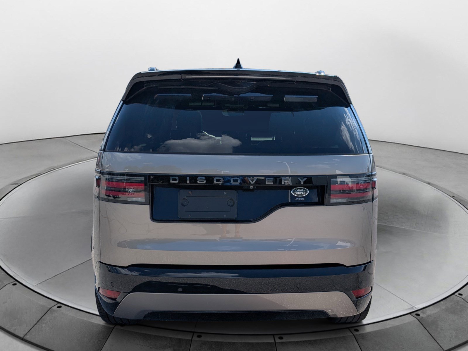 Used 2023 Land Rover Discovery S R-Dynamic AWD/4WD image 4