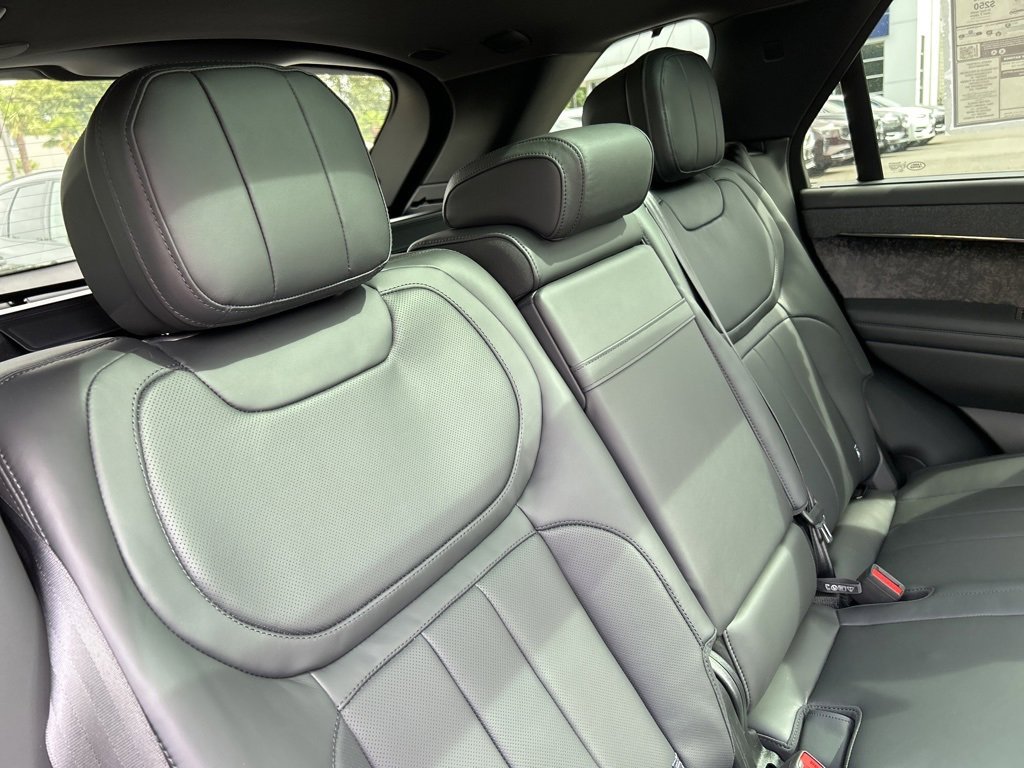 New 2025 Land Rover Range Rover Sport Dynamic SE image 18