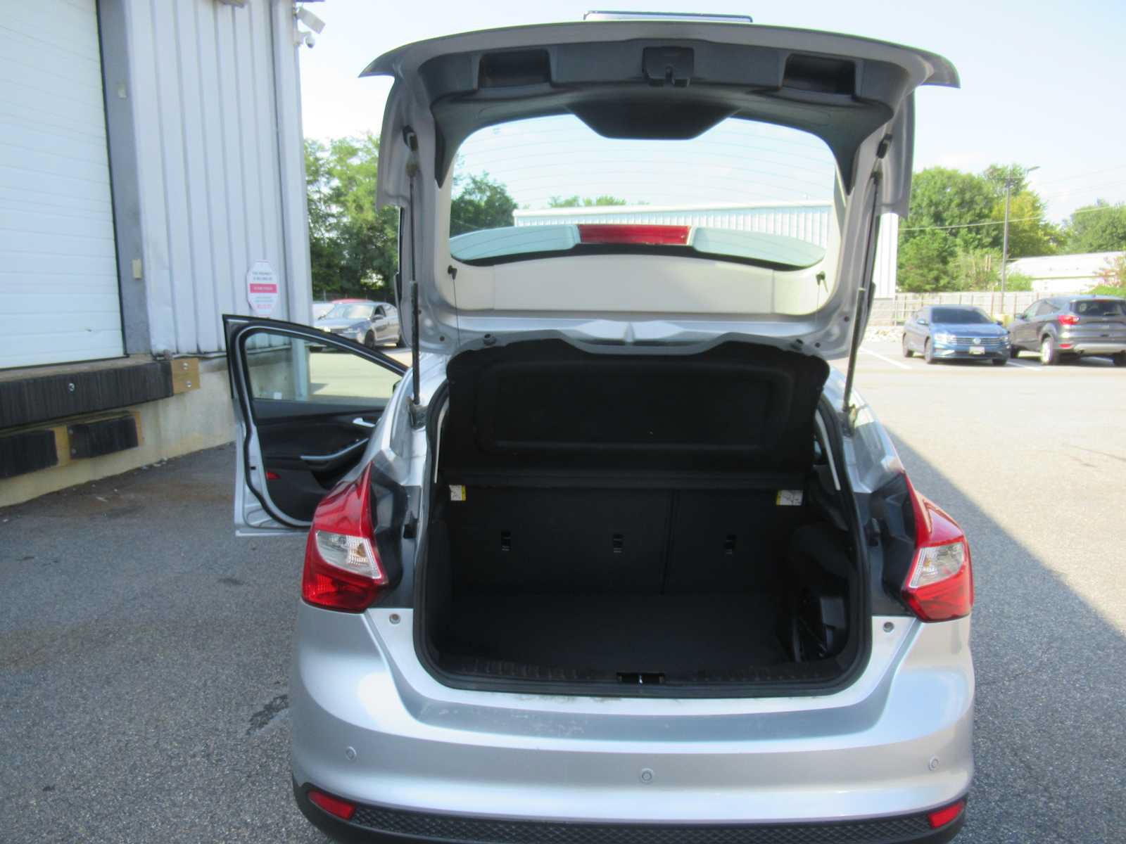 Used 2014 Ford Focus Titanium FWD image 20