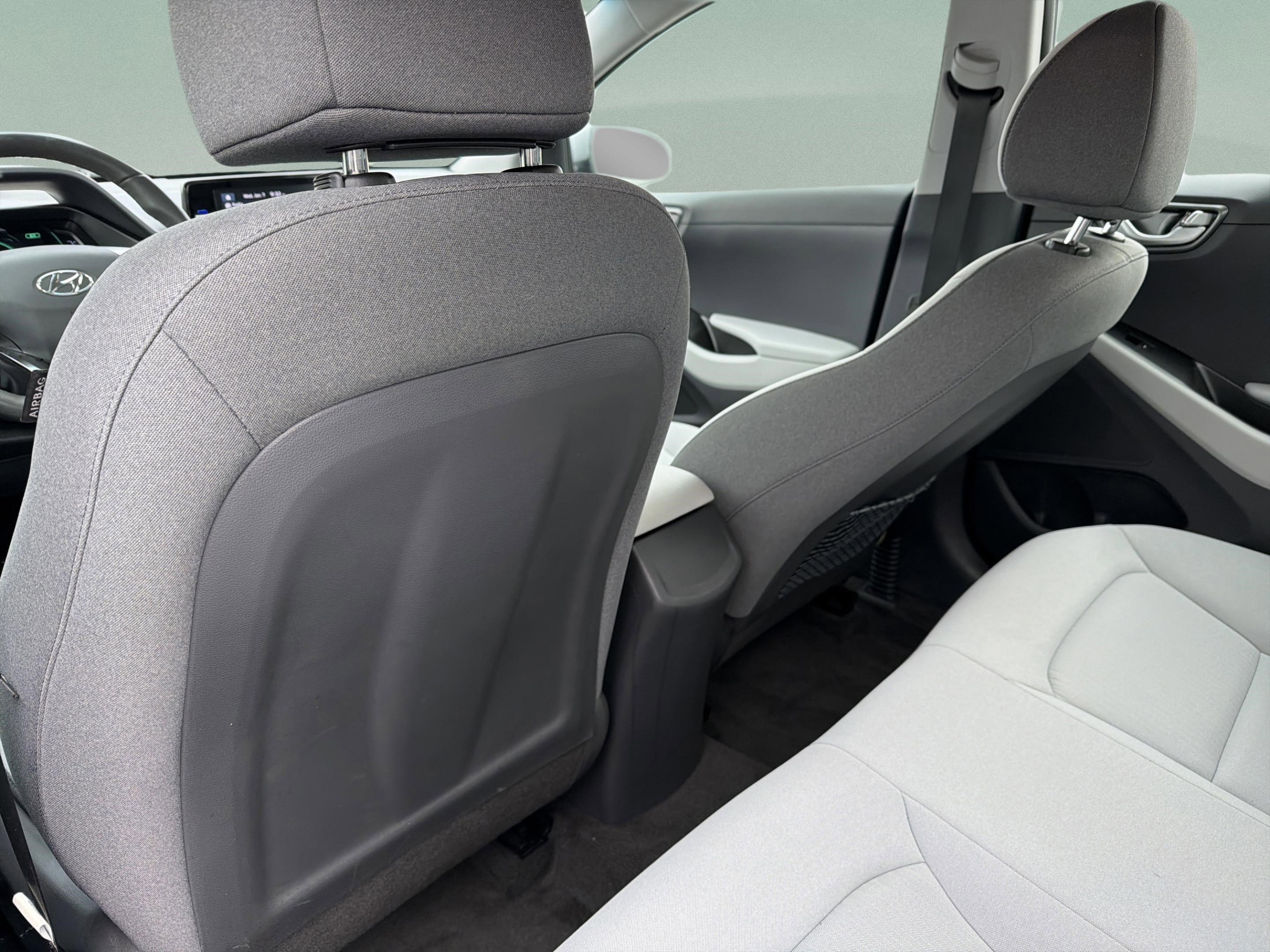 Used 2022 Hyundai Ioniq SE image 25