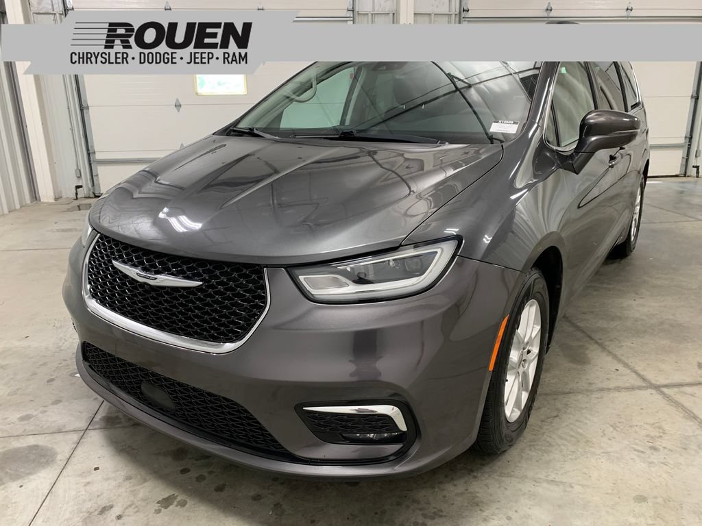 Used 2022 Chrysler Pacifica Touring-L FWD image 1