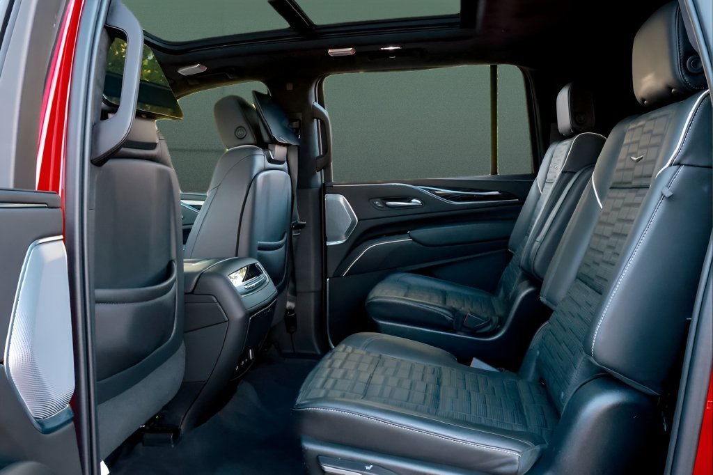 Used 2023 Cadillac Escalade ESV V AWD/4WD image 21