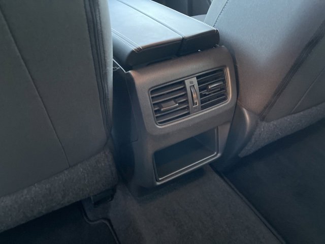 Used 2023 Nissan Rogue S image 11