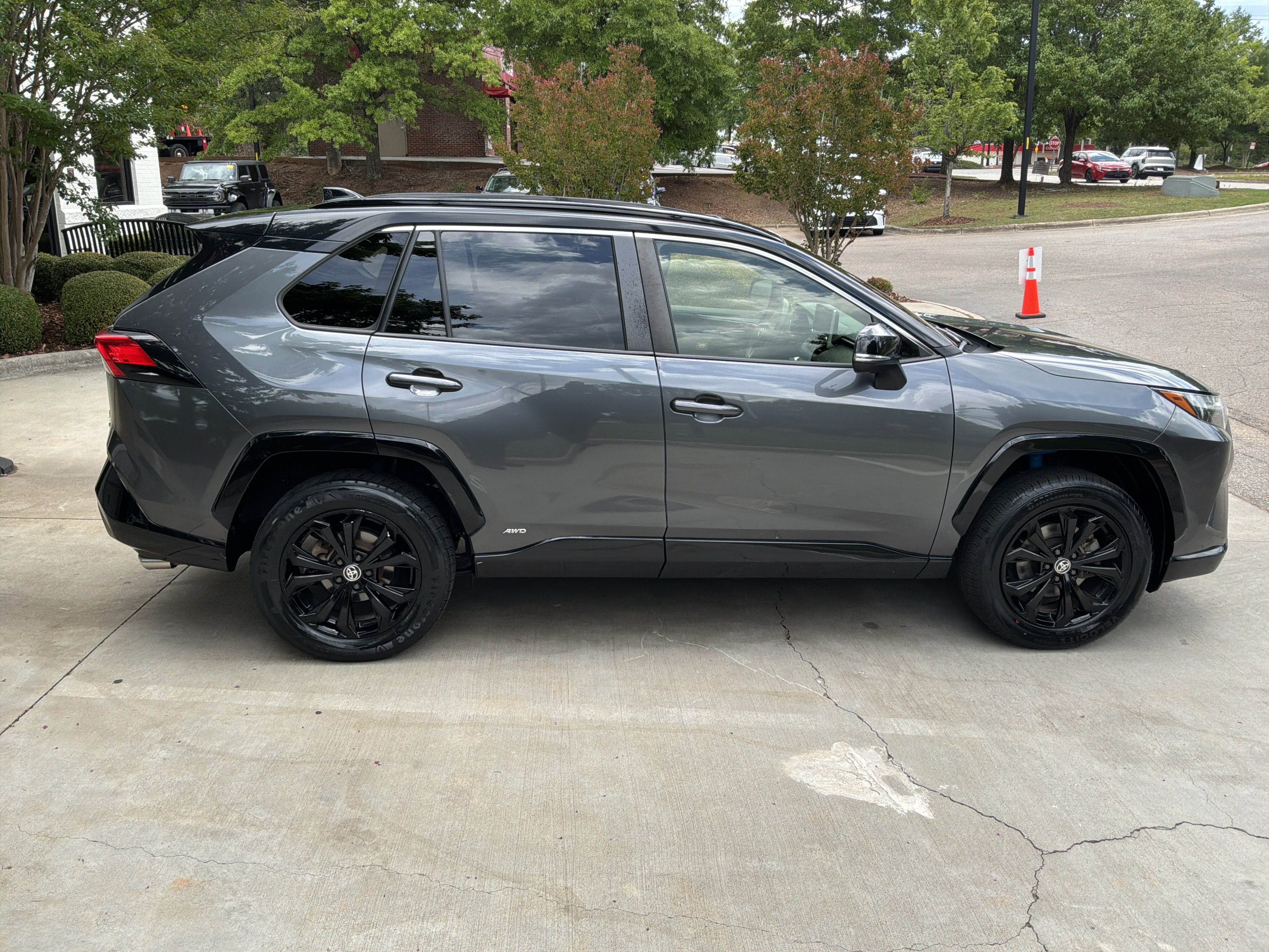 Used 2022 Toyota RAV4 XSE AWD/4WD image 11