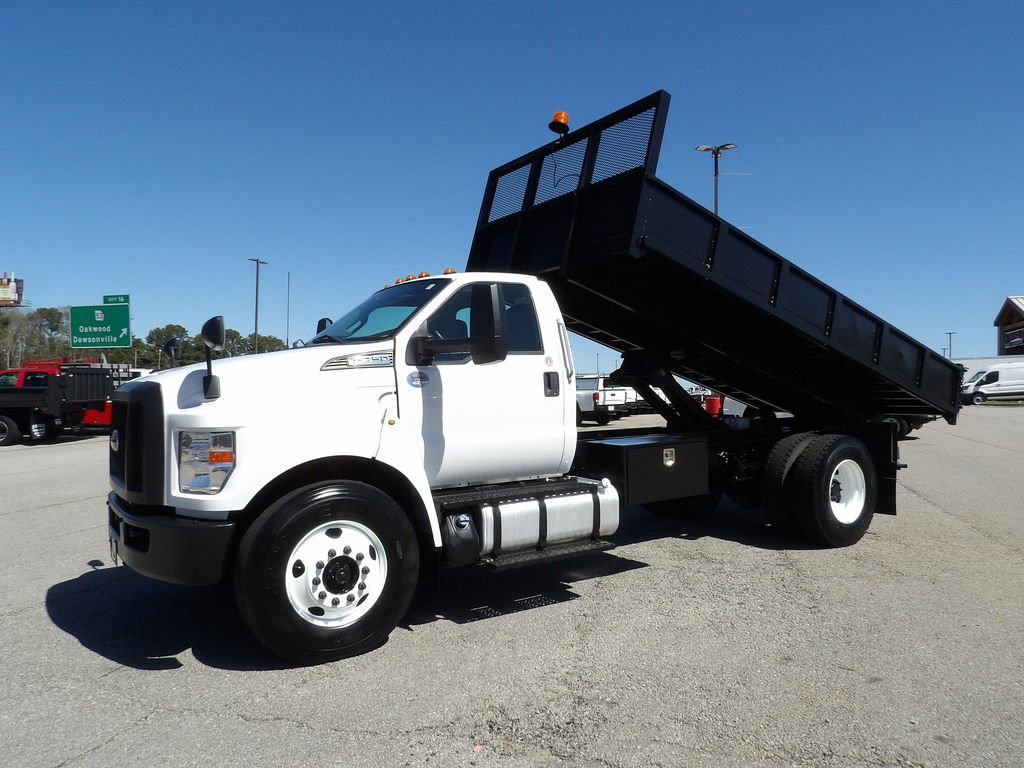 Used 2022 Ford F750 RWD image 3