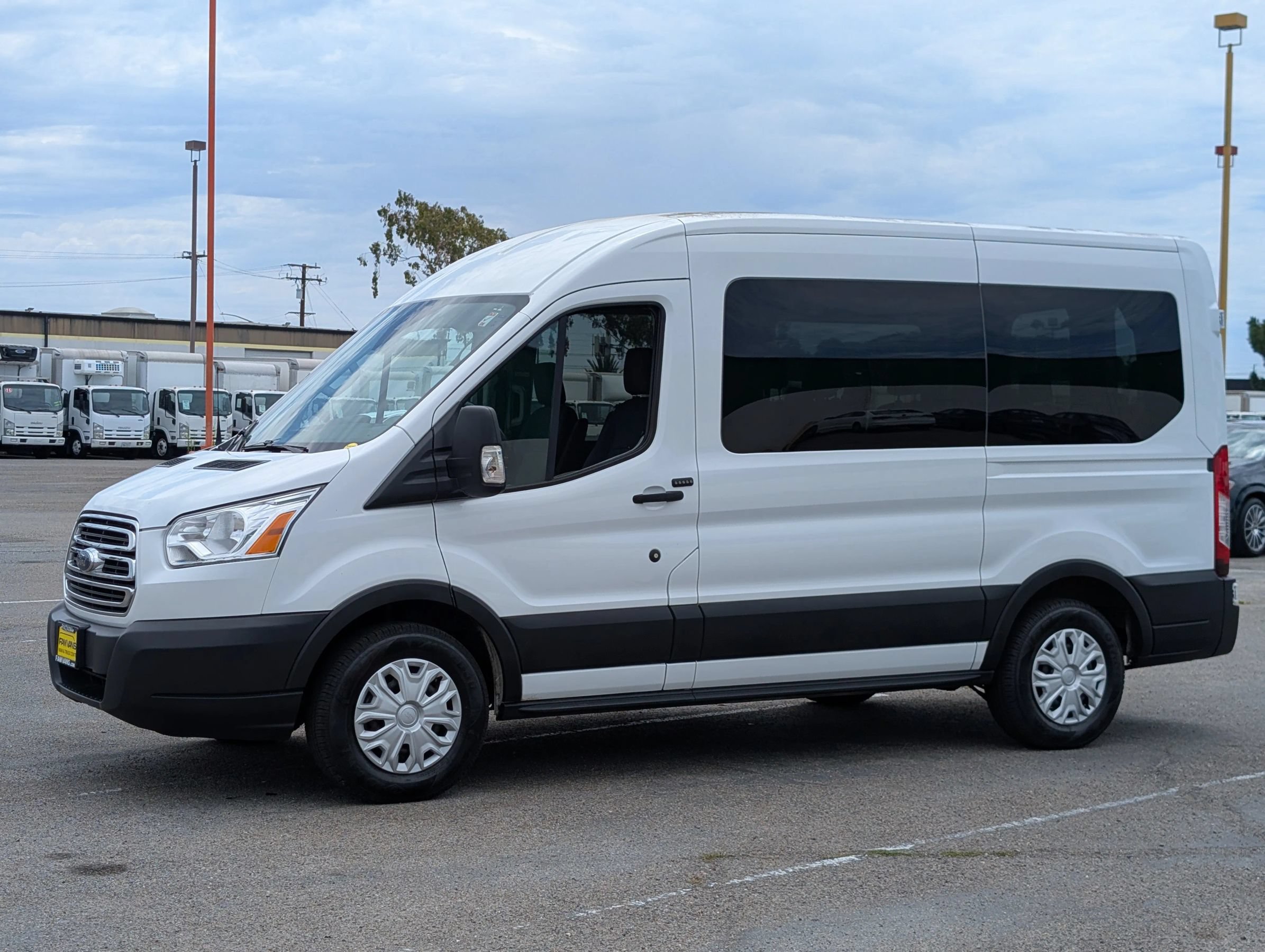 Used 2019 Ford Transit 150 XLT RWD image 3