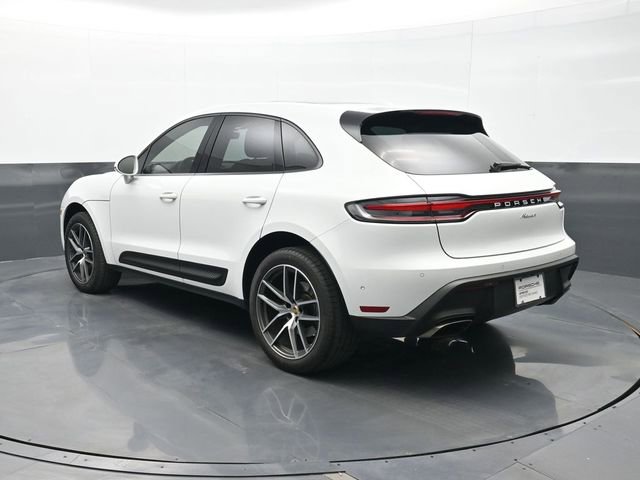 Certified 2023 Porsche Macan image 3