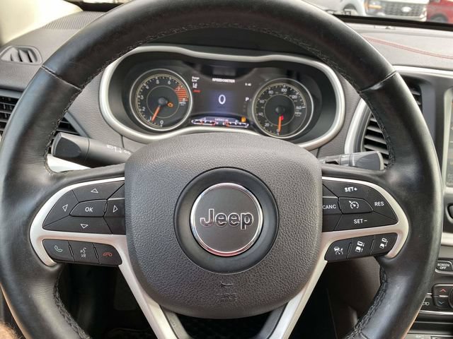Used 2017 Jeep Cherokee Trailhawk AWD/4WD image 26