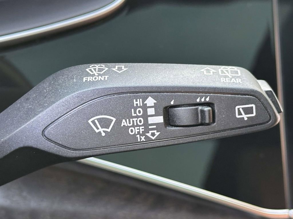 Used 2021 Audi Q8 Prestige AWD/4WD image 33