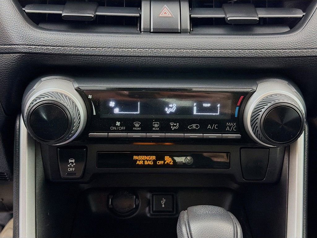 Used 2020 Toyota RAV4 LE image 31