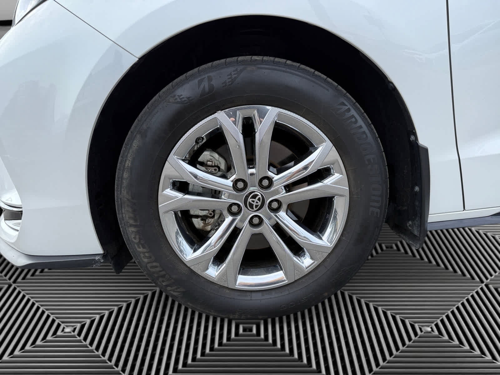 Used 2023 Toyota Sienna XSE image 9