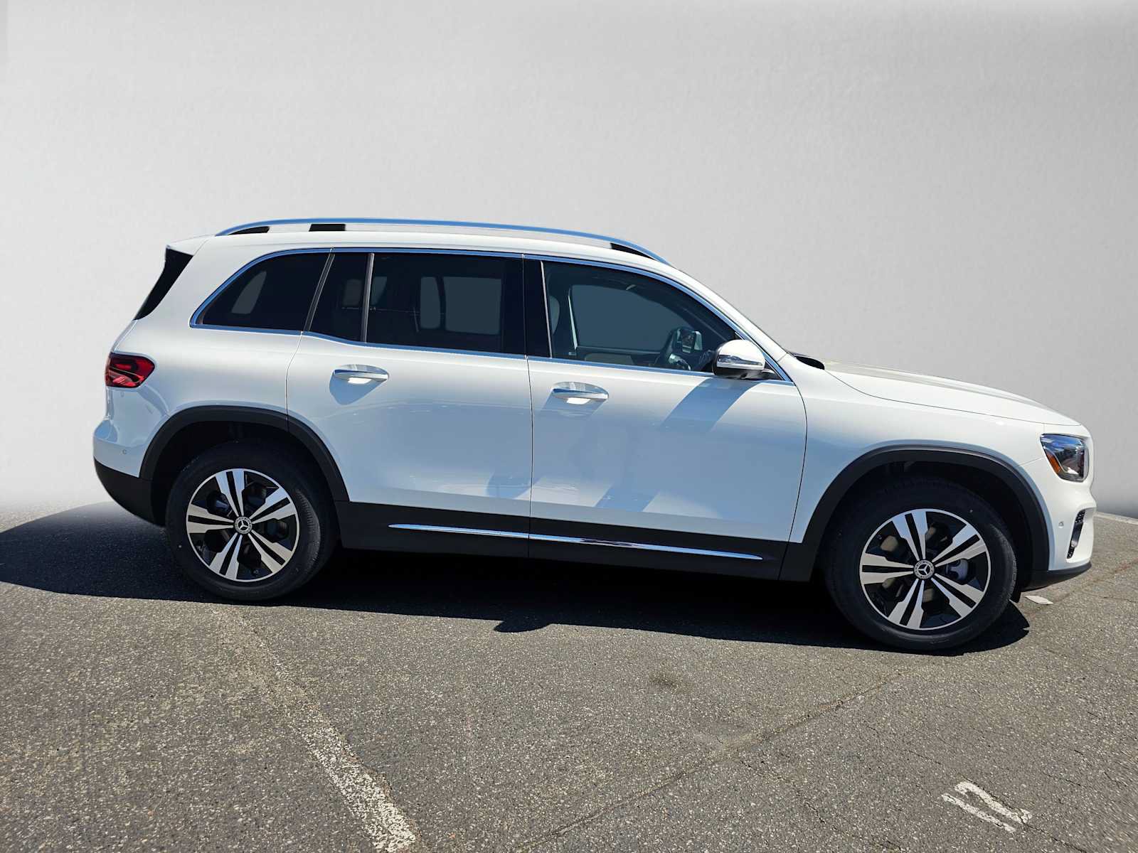 New 2026 Mercedes-Benz GLB 250 image 2