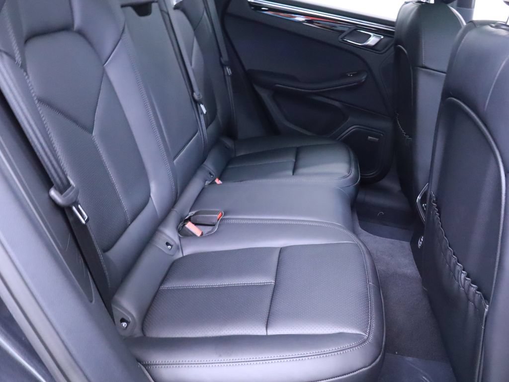 Used 2025 Porsche Macan AWD/4WD image 28