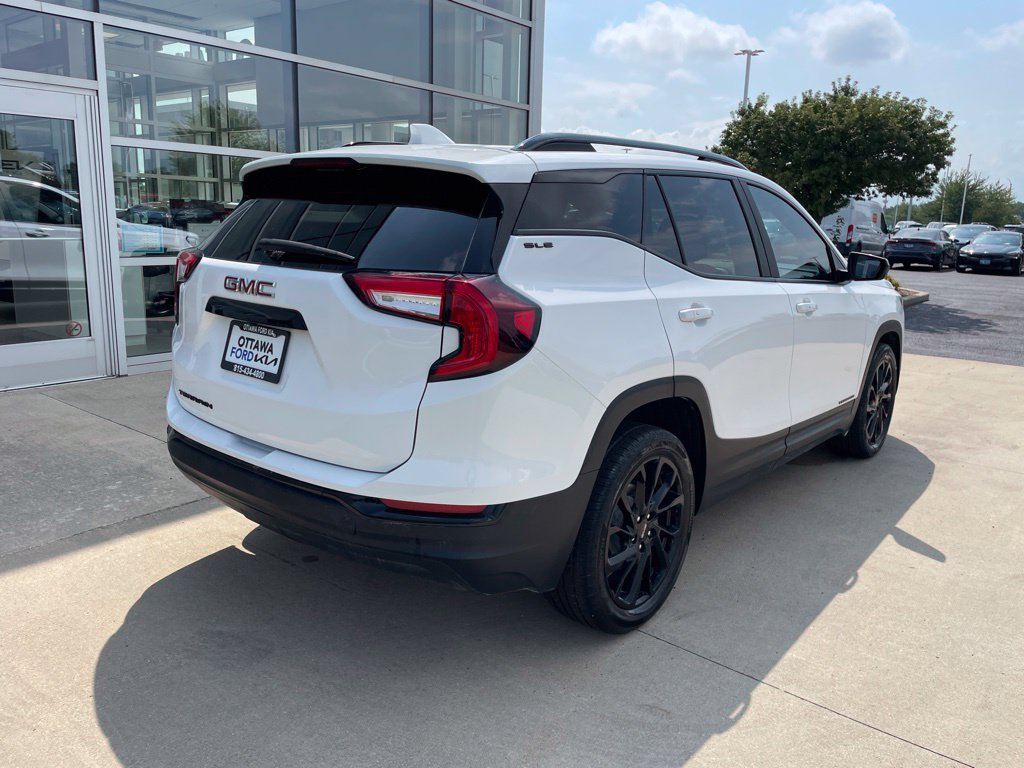 Used 2024 GMC Terrain SLE w/ Elevation Edition FWD image 5