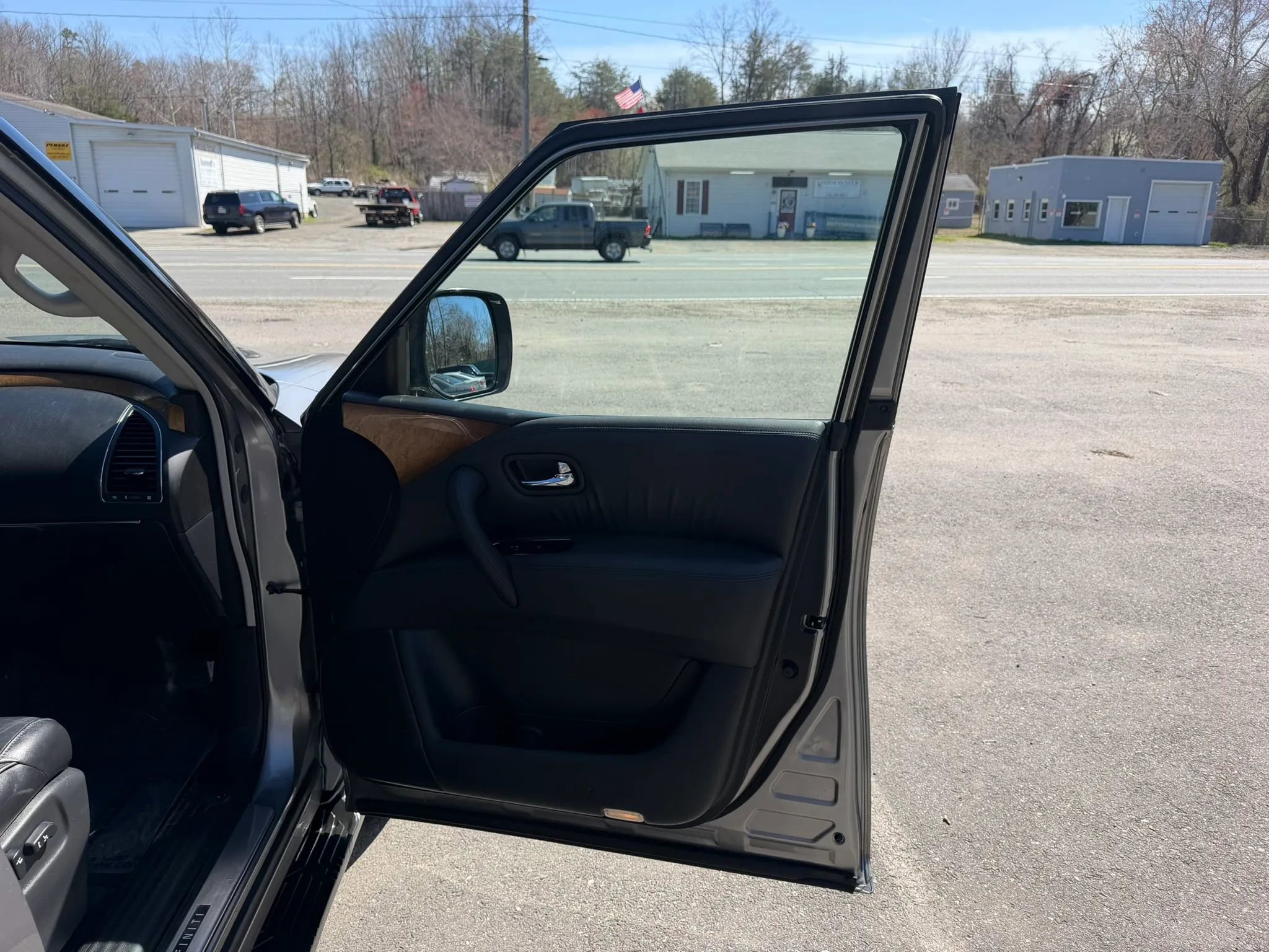 Used 2012 INFINITI QX56 4WD w/ Theater Pkg image 16