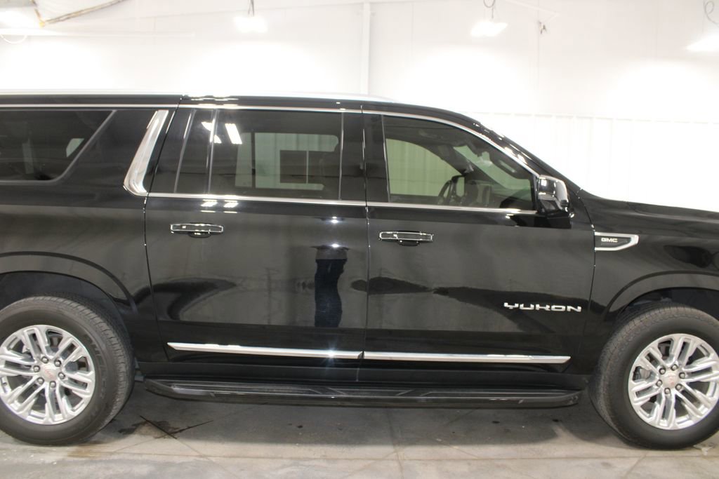 Used 2023 GMC Yukon XL SLT w/ SLT Luxury Package RWD image 11