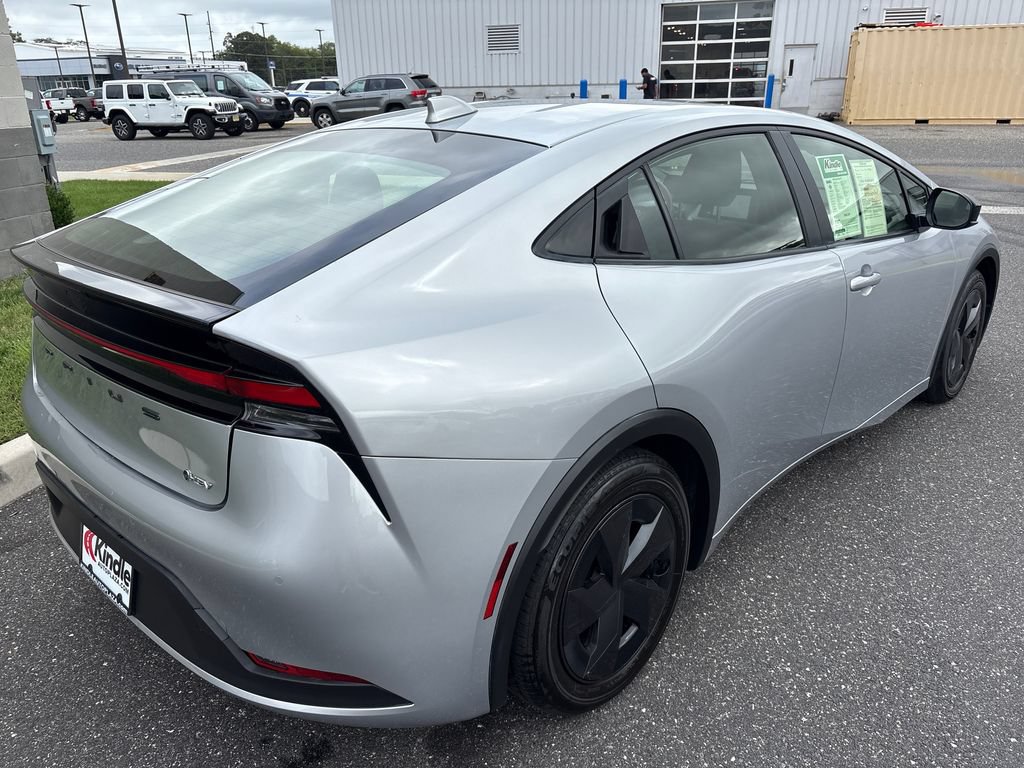 Used 2025 Toyota Prius LE FWD image 26