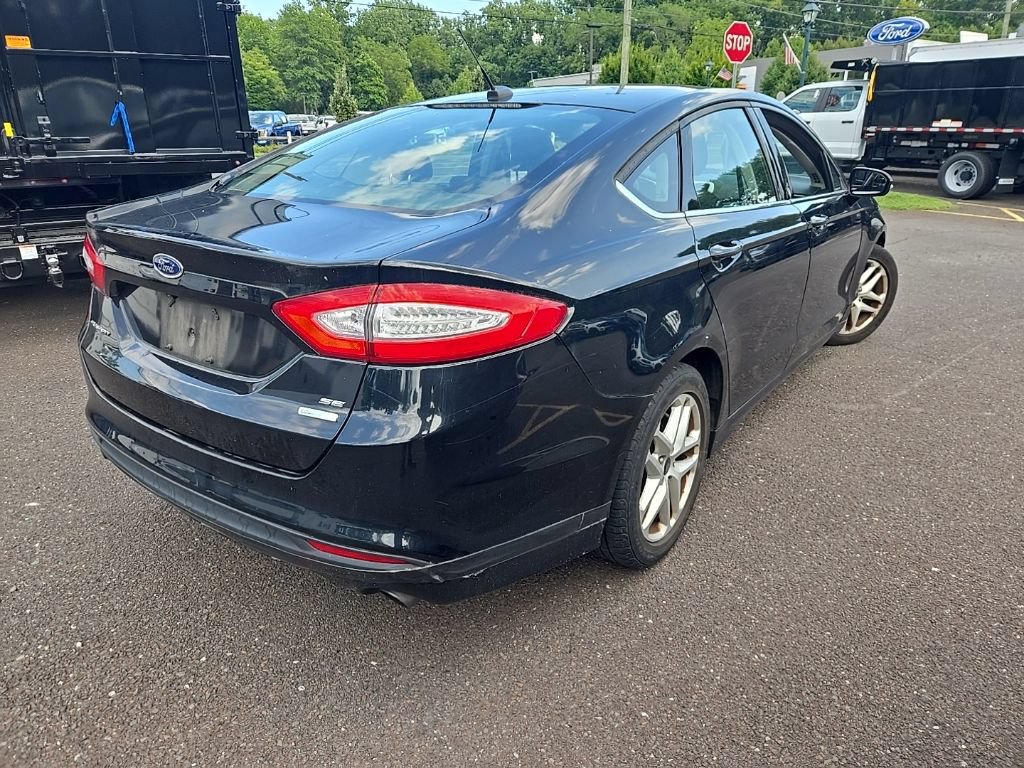 Used 2016 Ford Fusion SE w/ SE Cold Weather Package FWD image 4