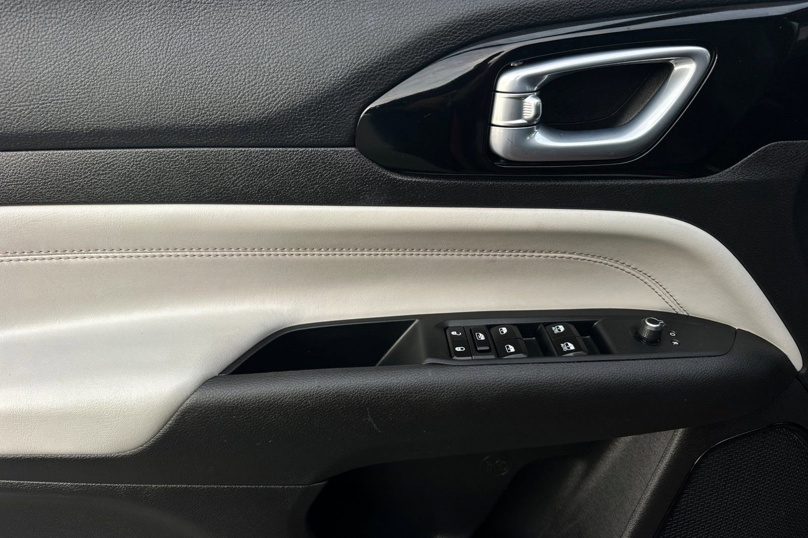 Used 2025 Jeep Compass Limited image 8