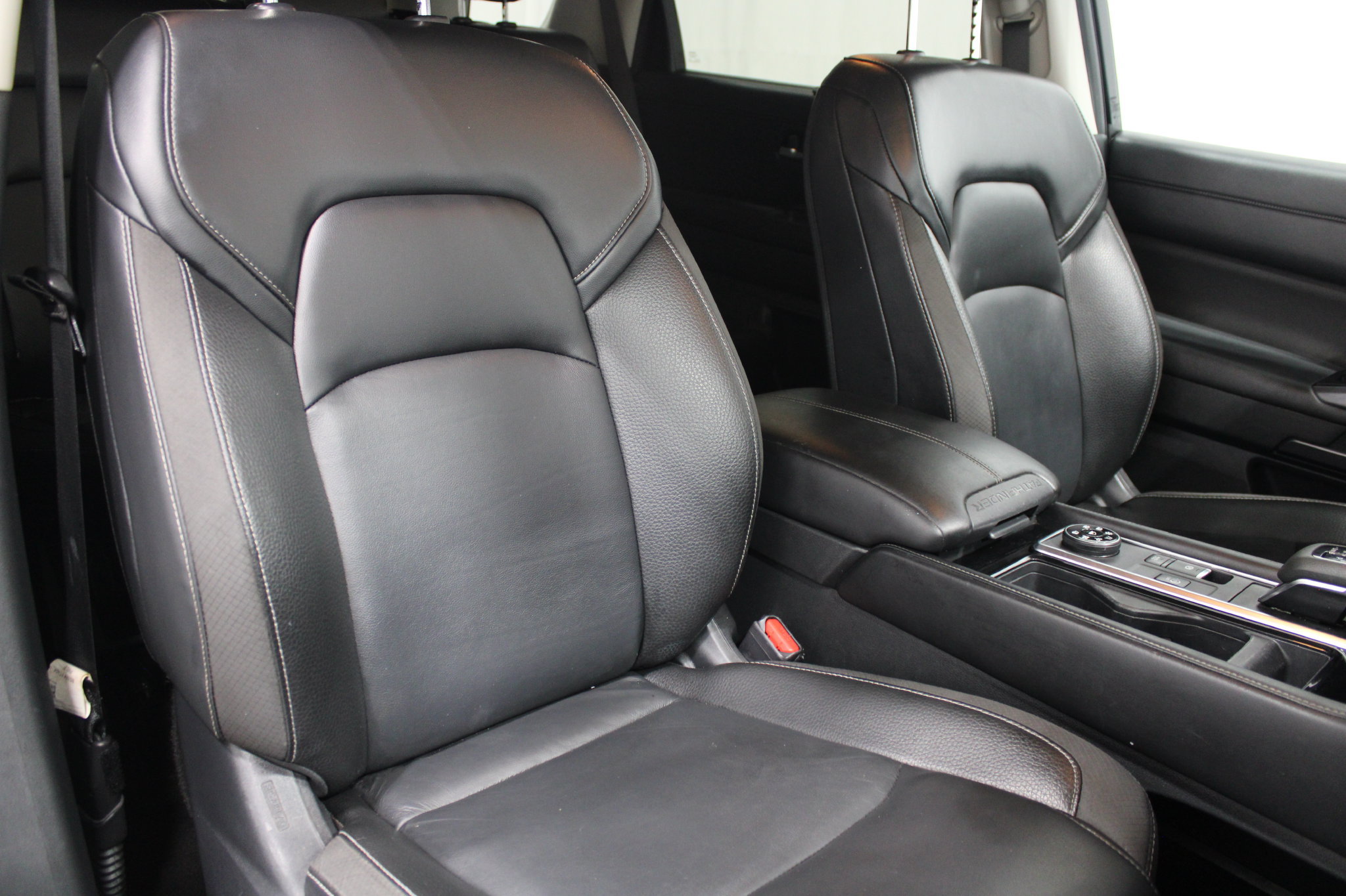 Used 2024 Nissan Pathfinder SL w/ Cargo Package AWD/4WD image 26