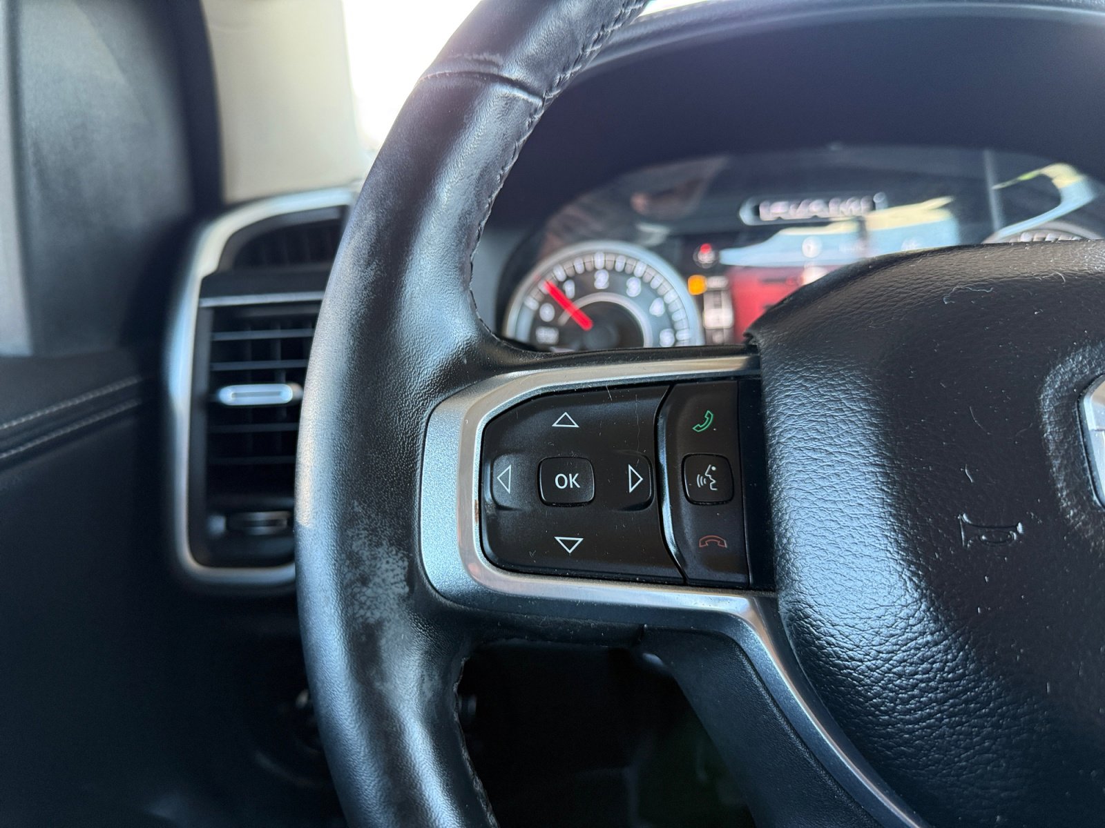 Used 2019 RAM 1500 Laramie RWD image 17