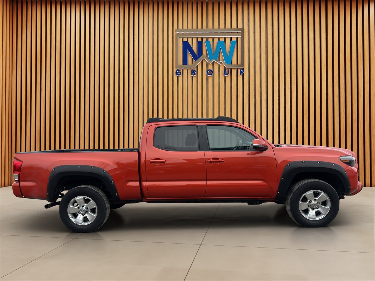 Used 2016 Toyota Tacoma TRD Sport AWD/4WD image 25