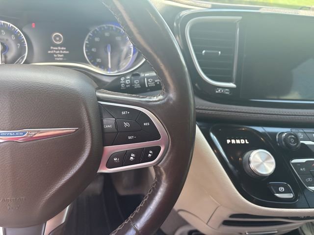 Used 2021 Chrysler Pacifica Touring-L FWD image 16