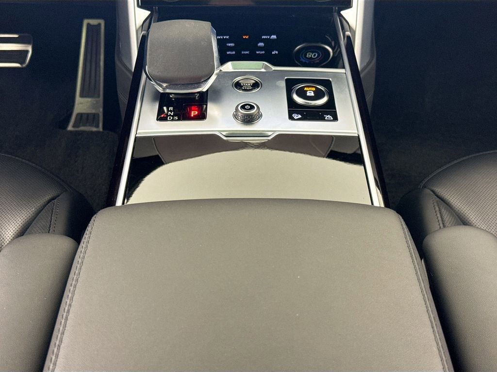 Used 2023 Land Rover Range Rover Autobiography image 12