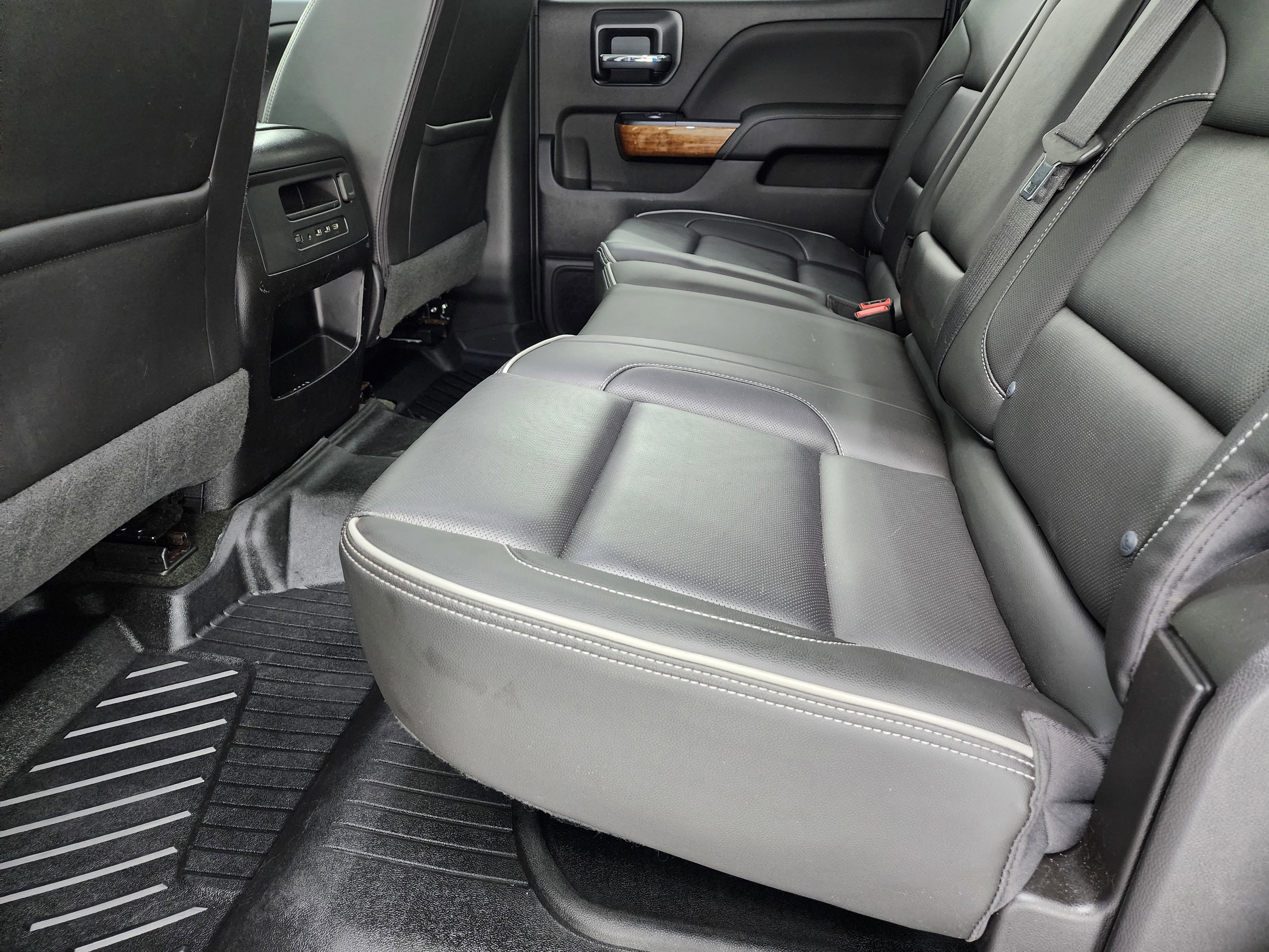 Used 2018 Chevrolet Silverado 3500 High Country w/ Duramax Plus Package image 33