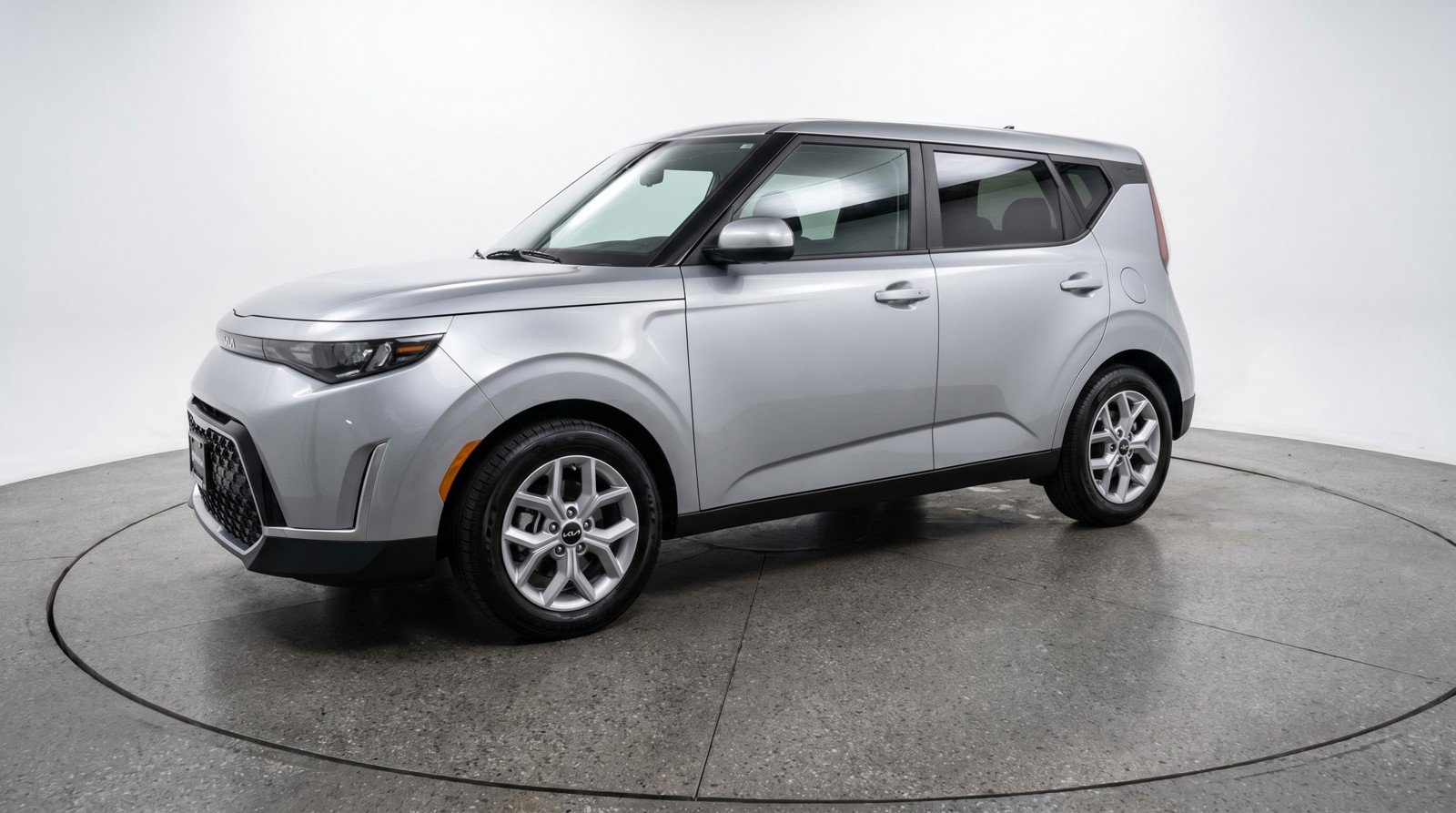 Used 2025 Kia Soul LX w/ LX Technology Package FWD image 3