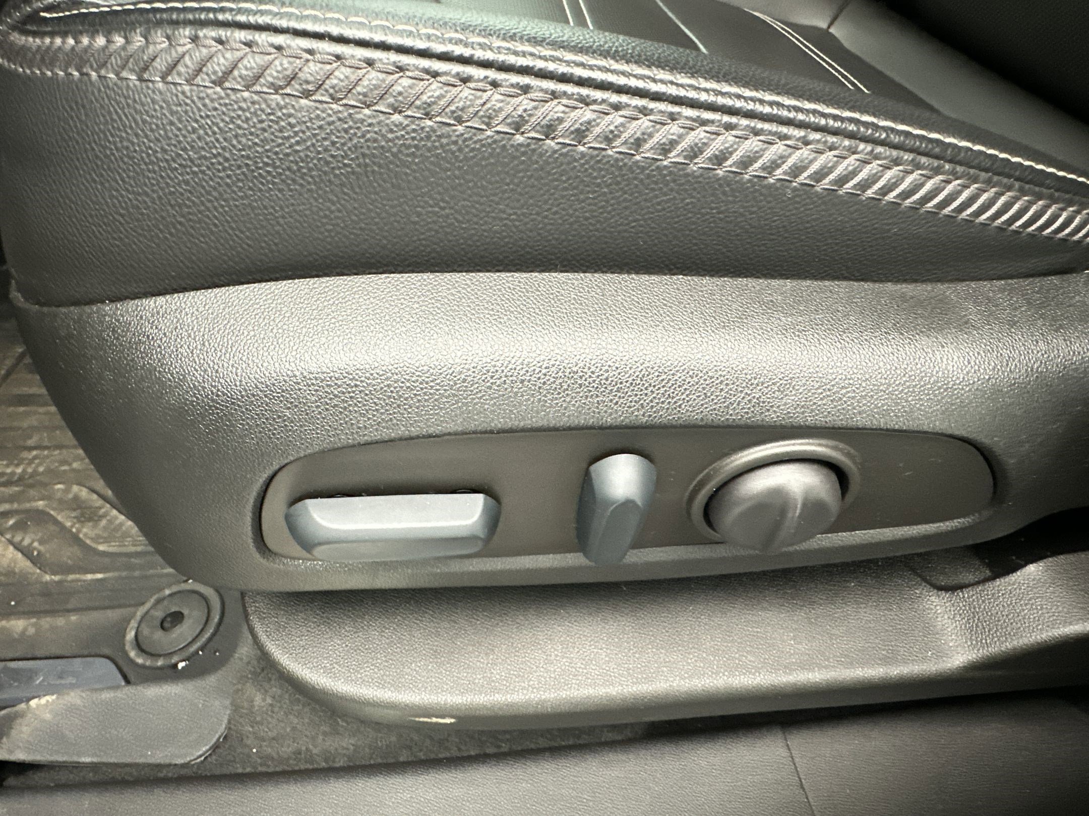 Certified 2022 GMC Terrain Denali w/ Denali Premium Package AWD/4WD image 13