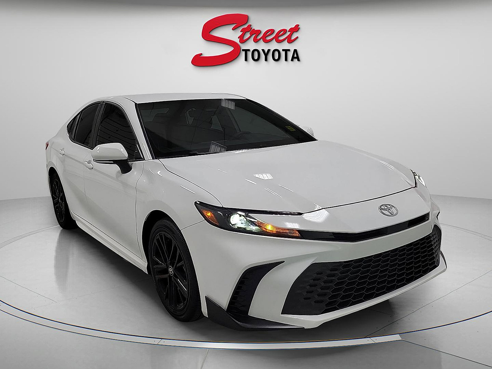 Certified 2025 Toyota Camry SE w/ Convenience Package image 5