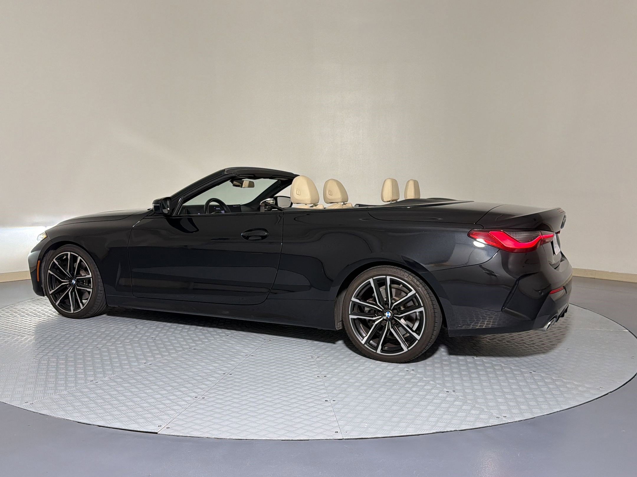 Certified 2024 BMW 430i Convertible w/ M Sport Package RWD image 2