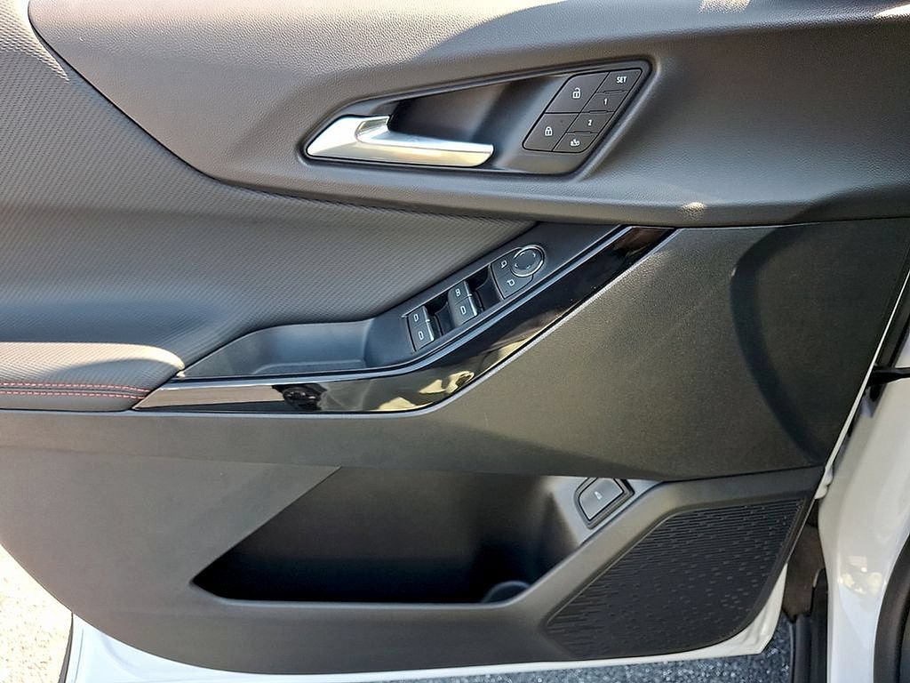 New 2027 Chevrolet Equinox RS w/ Convenience Package III FWD image 9