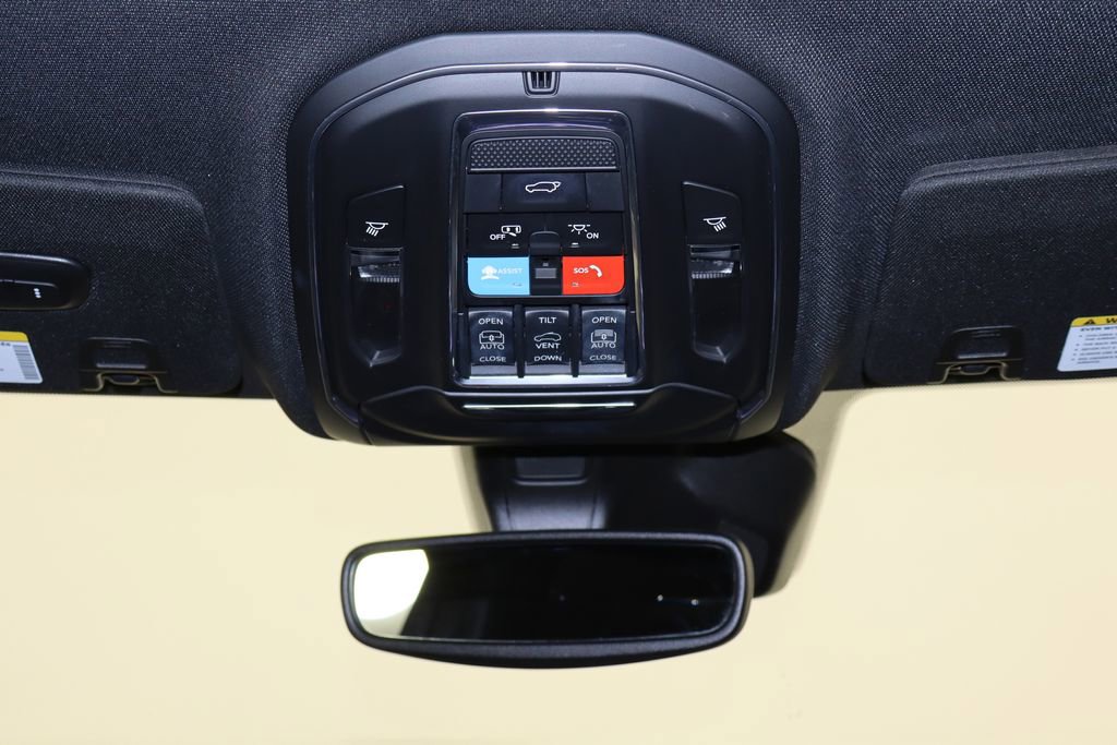 Used 2024 Jeep Grand Cherokee Limited w/ Black Appearance Package image 27